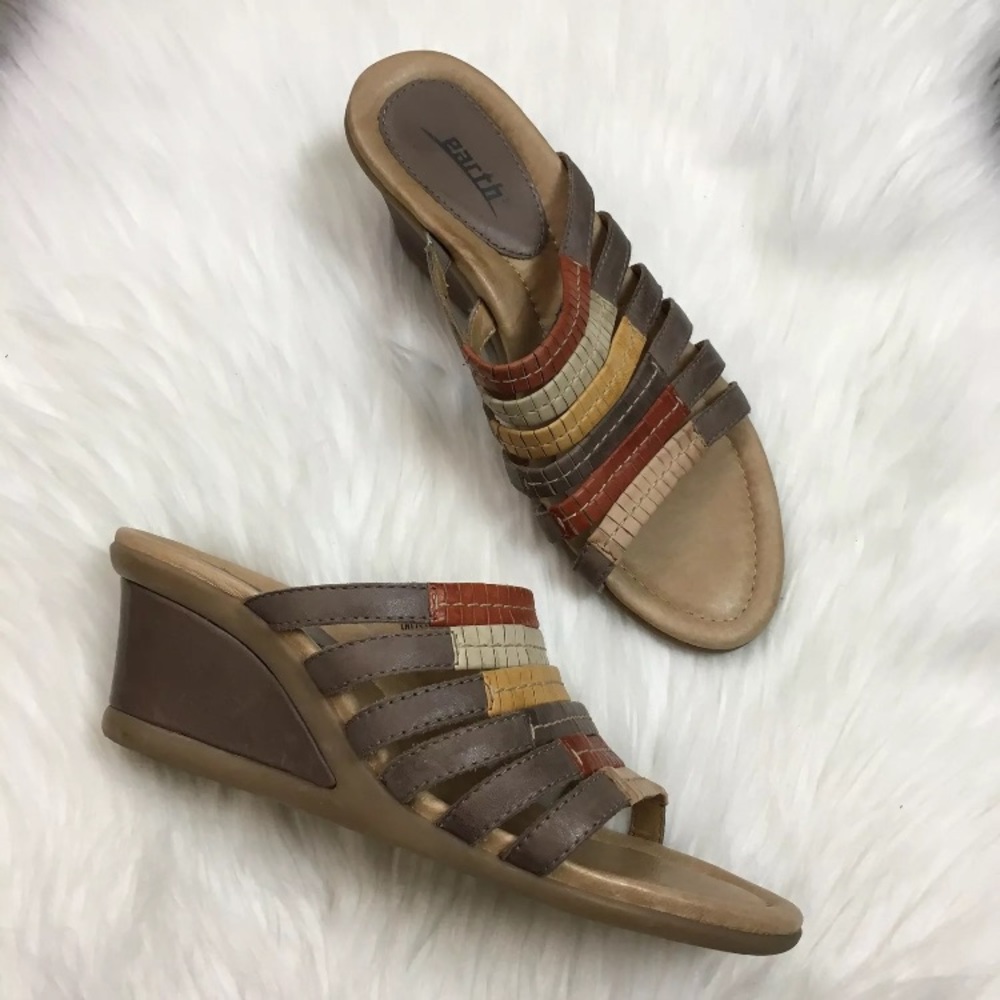 Earth Gardenia Strappy Wedge Sandals Size 9